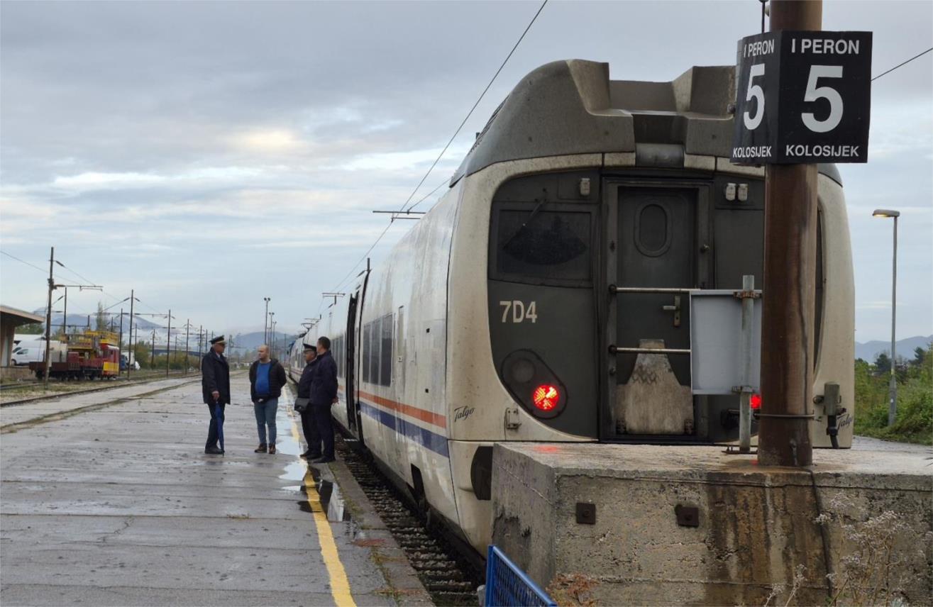 Župan Pezo u vlaku na novoj liniji iz Ploča
