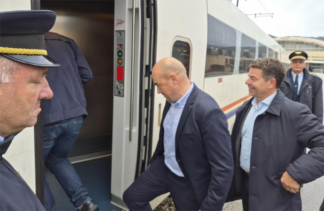 Župan Pezo u vlaku na novoj liniji iz Ploča