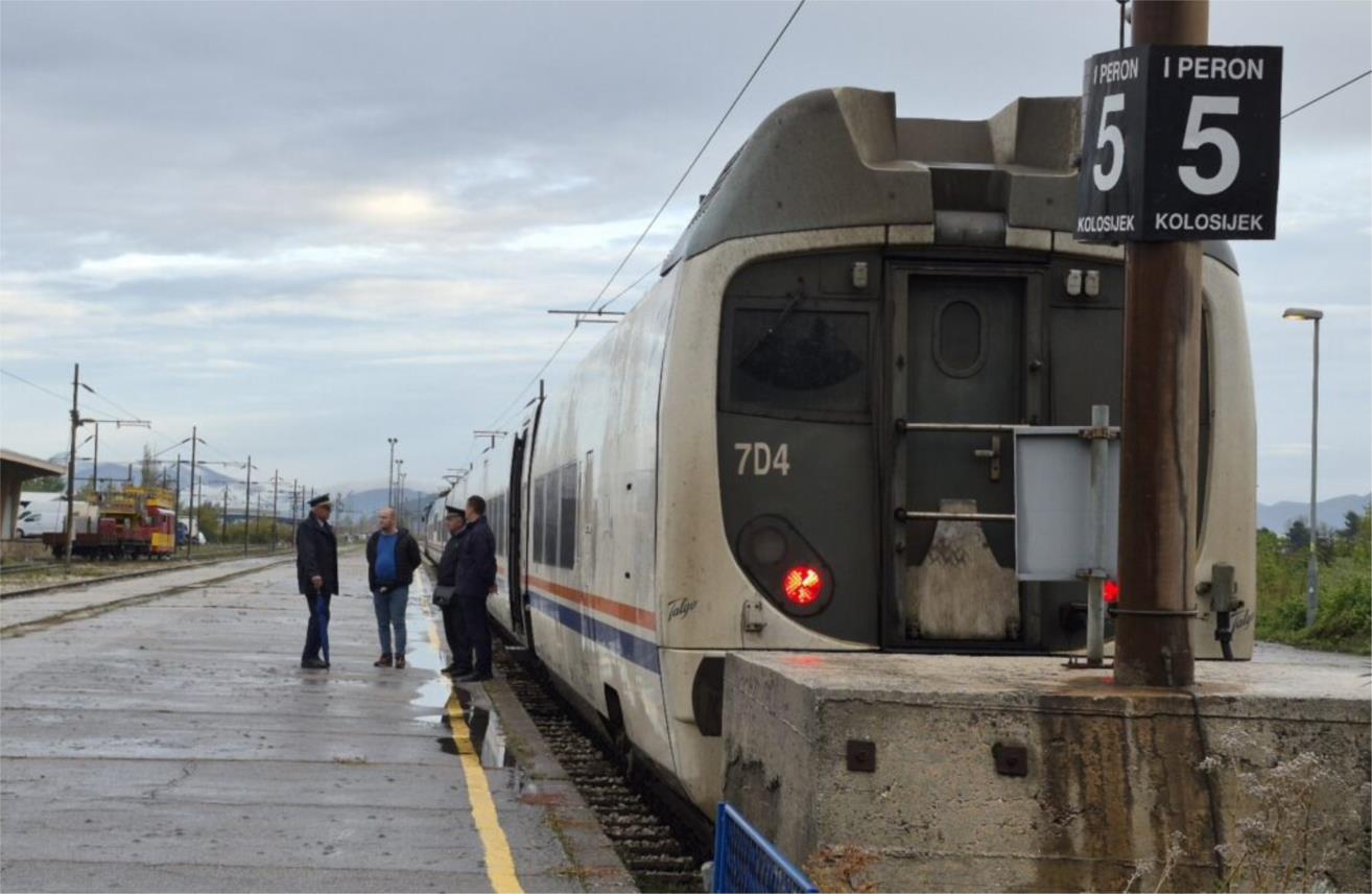Župan Pezo u vlaku na novoj liniji iz Ploča