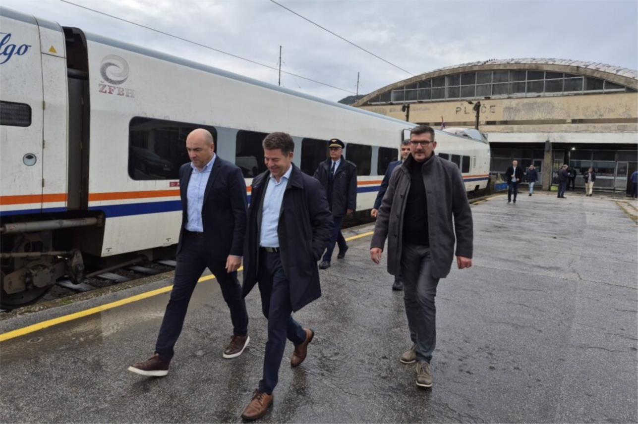 Župan Pezo u vlaku na novoj liniji iz Ploča