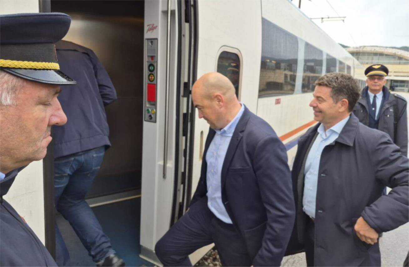 Župan Pezo u vlaku na novoj liniji iz Ploča