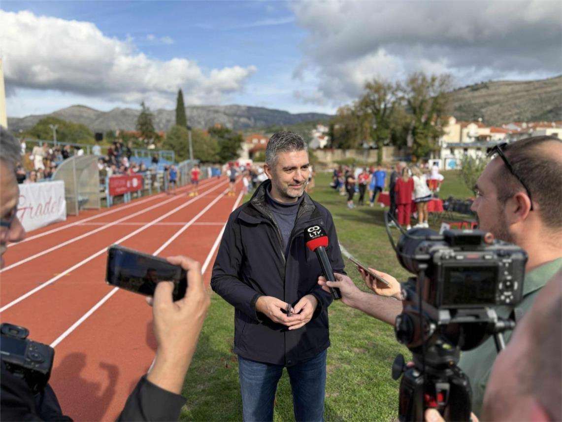 Gradonačelnik otvorio novu atletski stazu u Dubrovniku