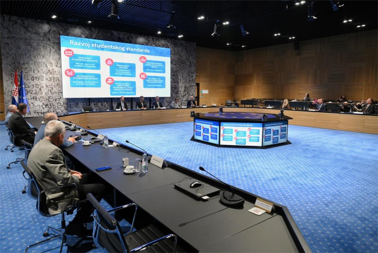 Vlada brine o studentima; Uručeni ugovori za proširenje kapaciteta studentskih domova