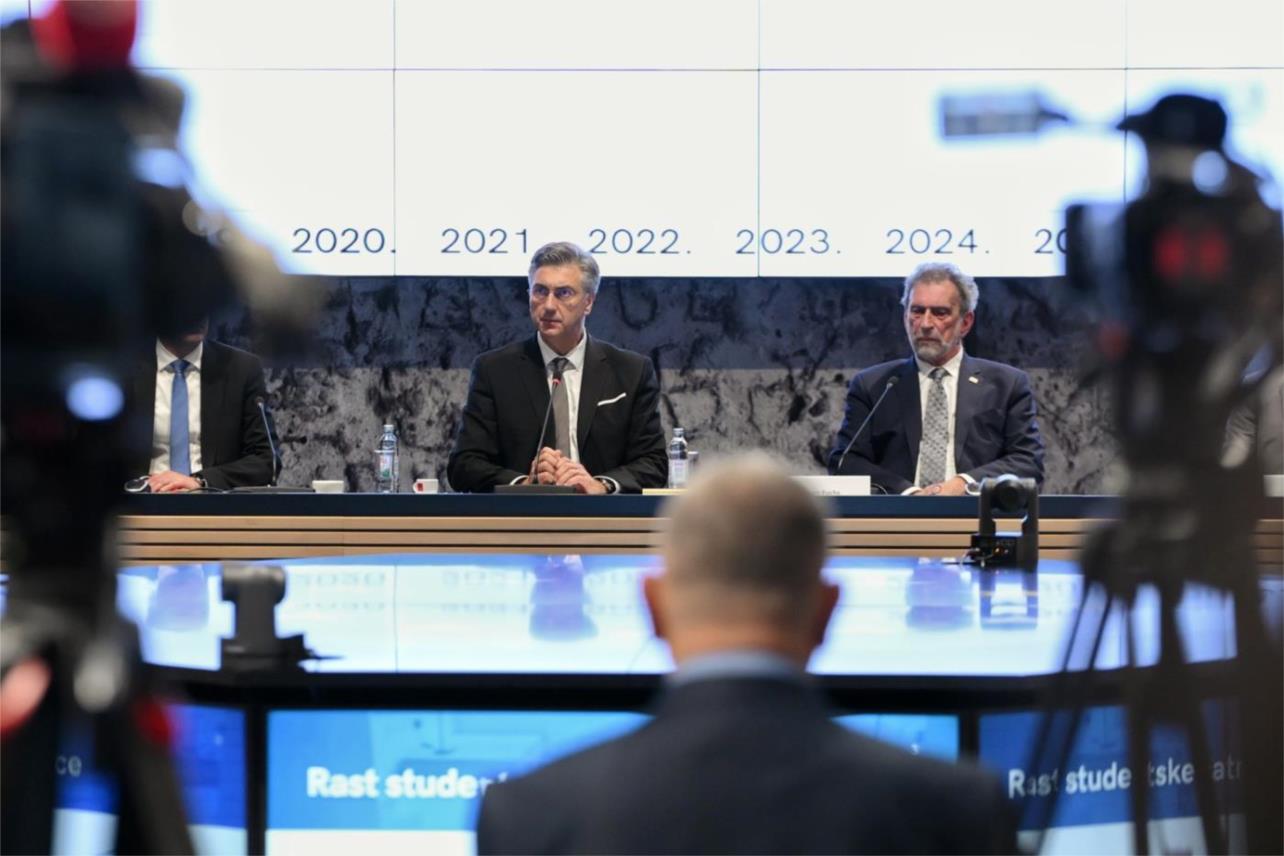 Vlada brine o studentima; Uručeni ugovori za proširenje kapaciteta studentskih domova