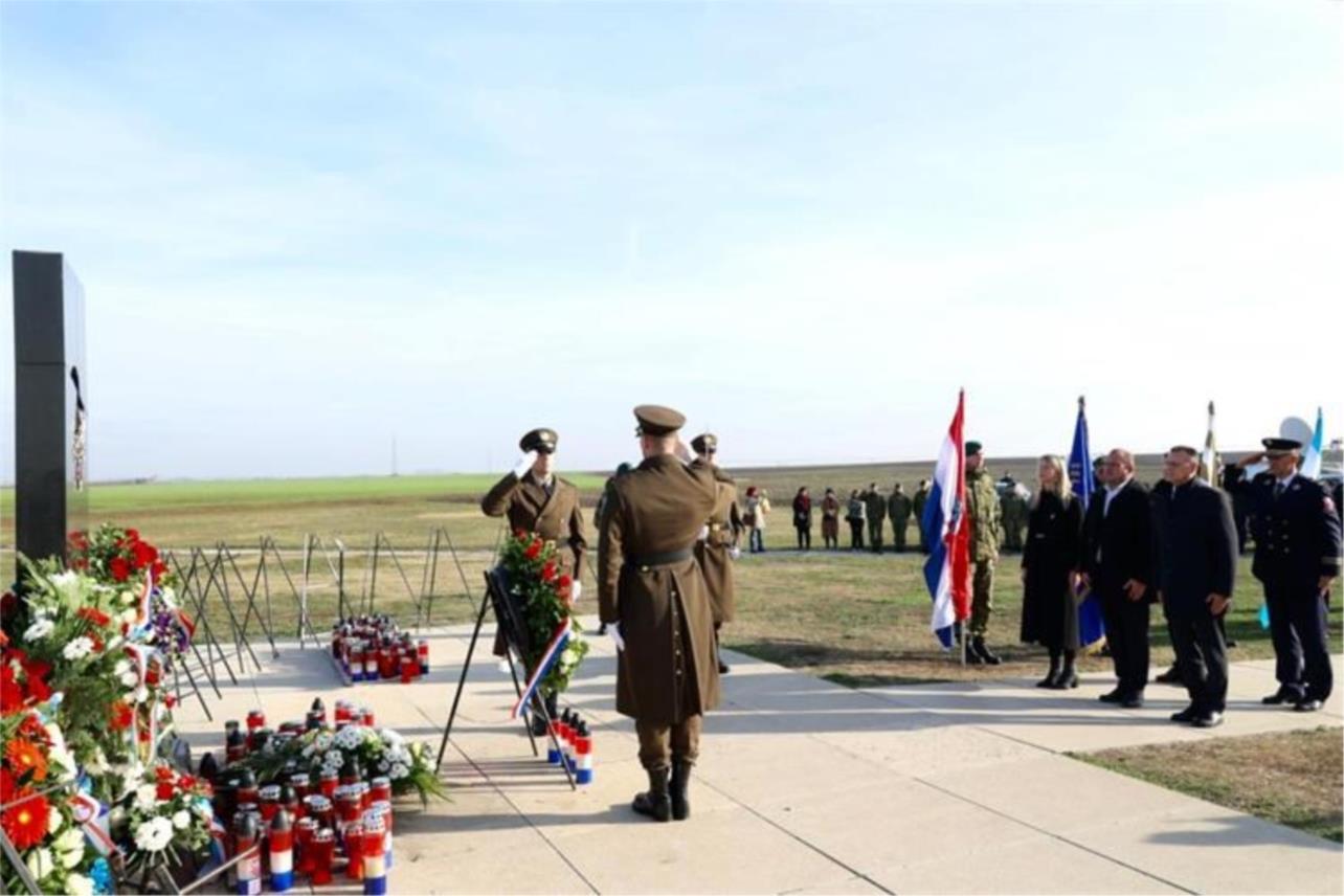 Odana počast žrtvama Veleprometa, Ovčare i Ernestinova