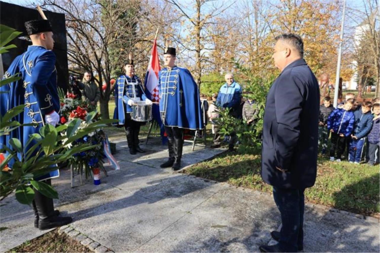 Odana počast žrtvama Veleprometa, Ovčare i Ernestinova