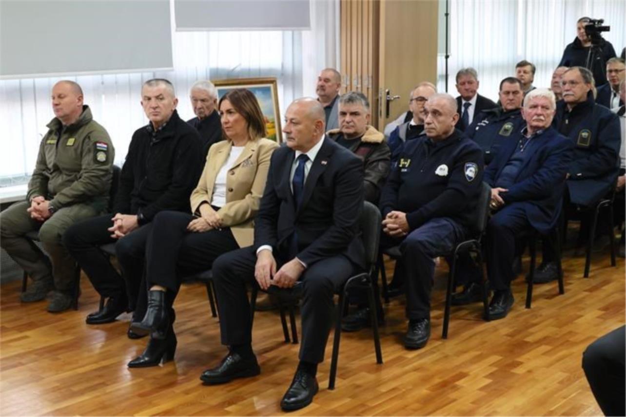 Ministar Medved uručio zahvalnice i ugovore za spomen-park i spomen-sobu