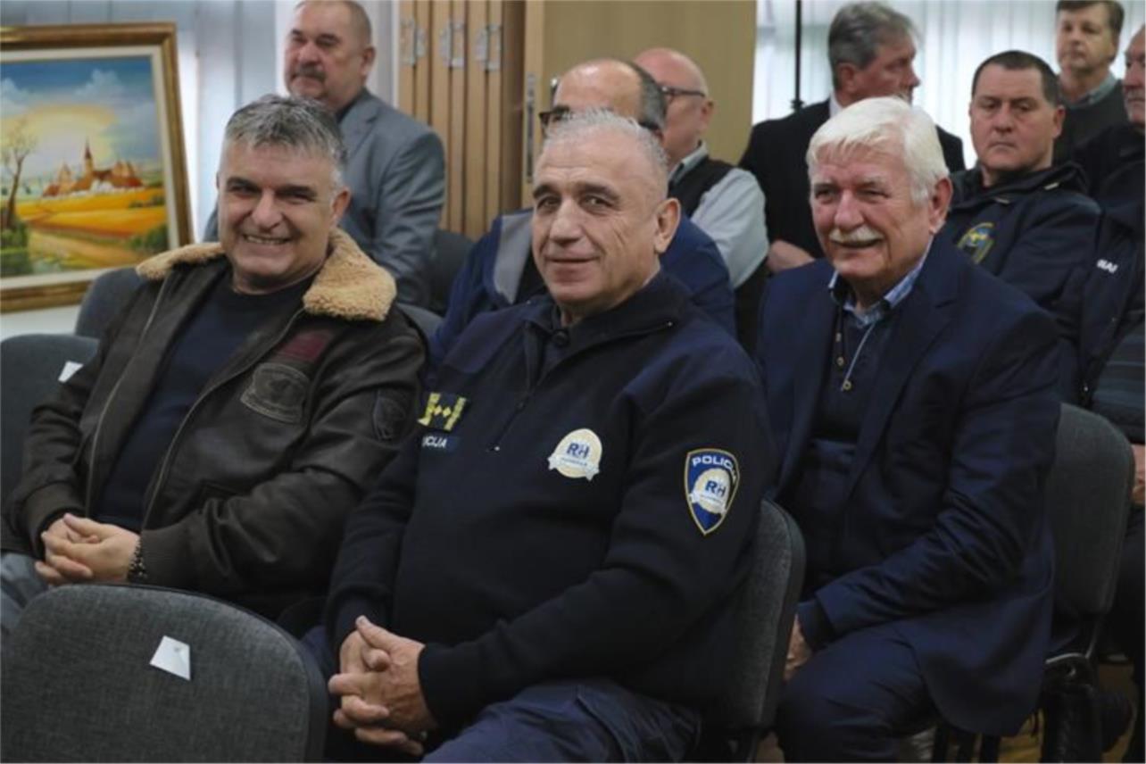 Ministar Medved uručio zahvalnice i ugovore za spomen-park i spomen-sobu