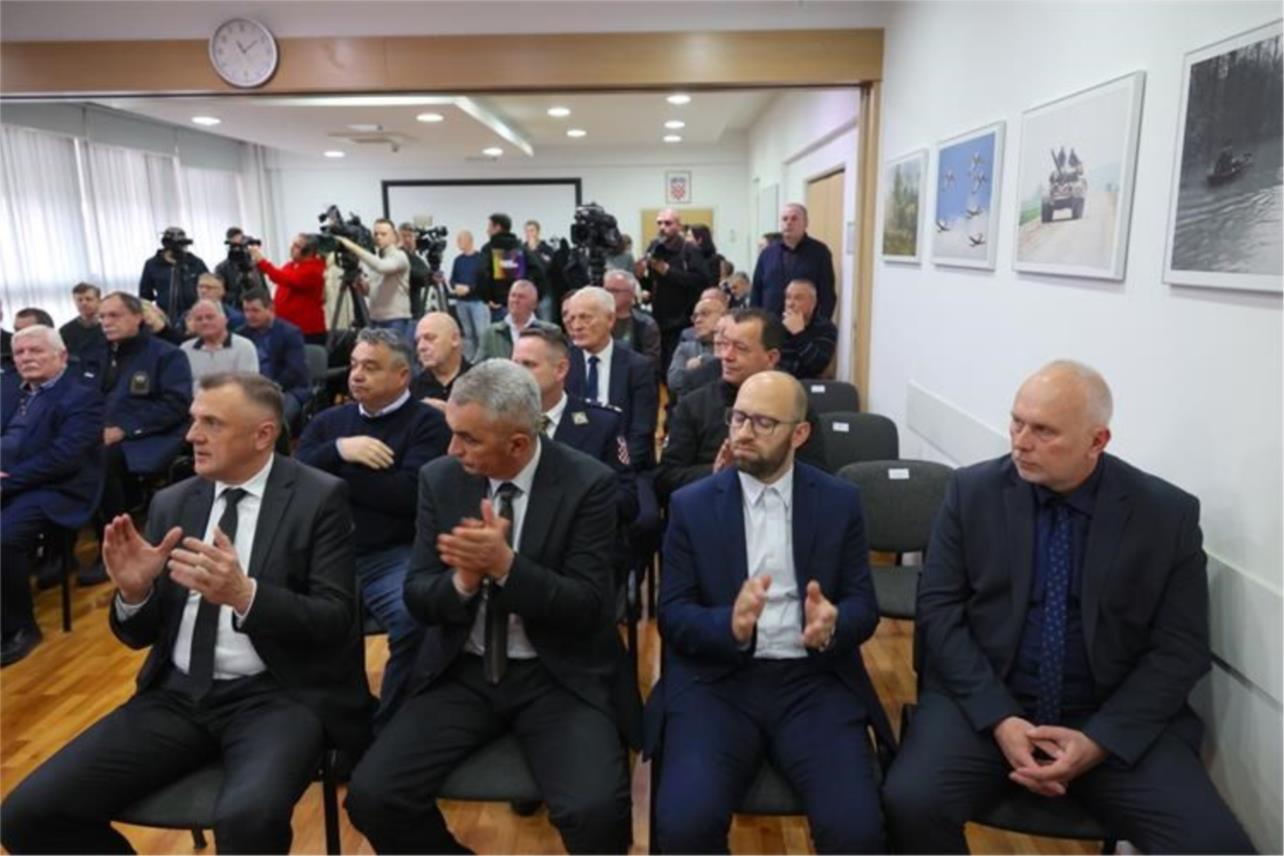 Ministar Medved uručio zahvalnice i ugovore za spomen-park i spomen-sobu