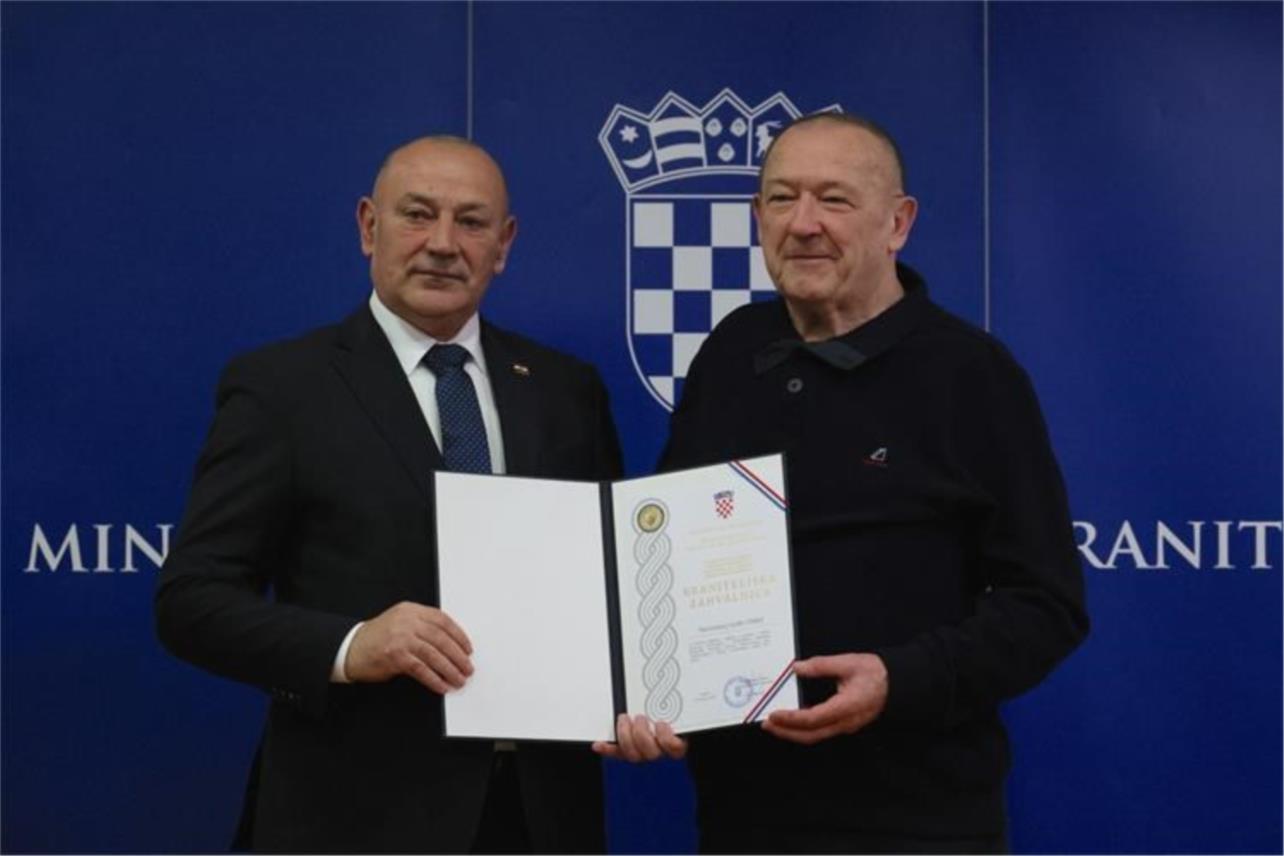 Ministar Medved uručio zahvalnice i ugovore za spomen-park i spomen-sobu