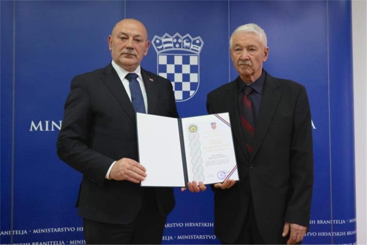 Ministar Medved uručio zahvalnice i ugovore za spomen-park i spomen-sobu