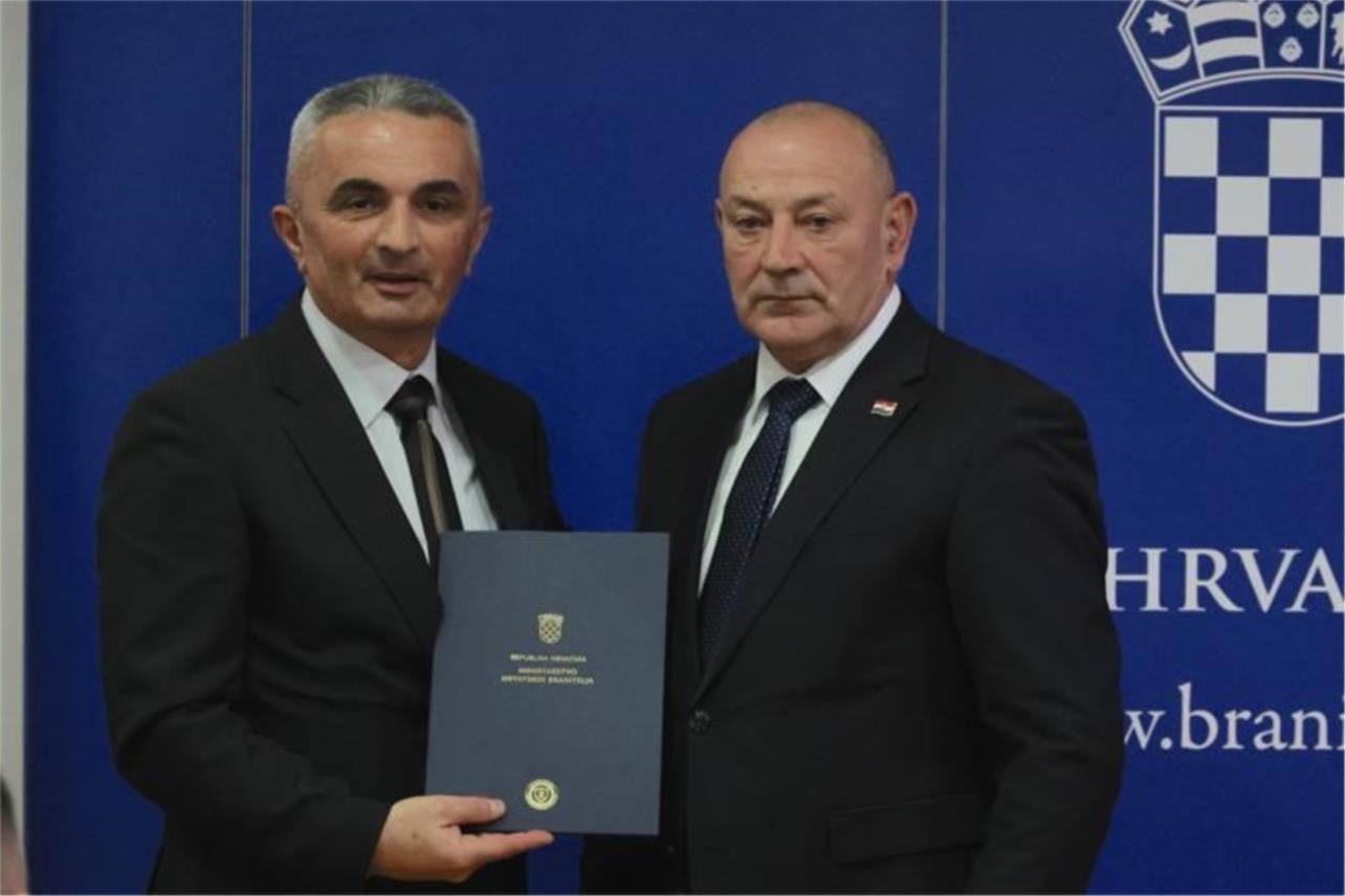 Ministar Medved uručio zahvalnice i ugovore za spomen-park i spomen-sobu