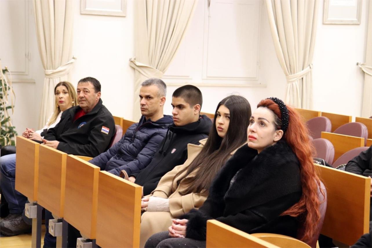 Gradonačelnik primio članove obitelji poginulih branitelja HOS-a