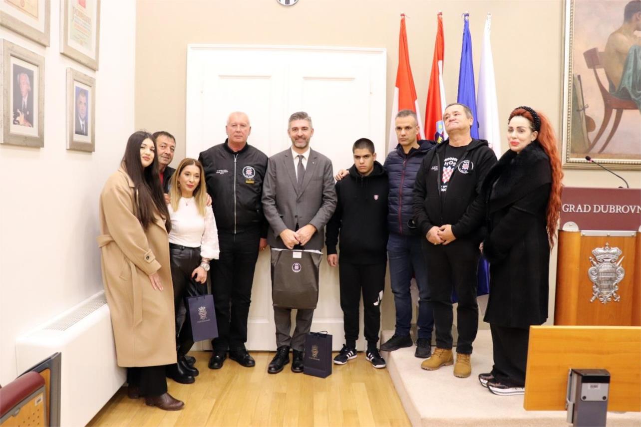 Gradonačelnik primio članove obitelji poginulih branitelja HOS-a