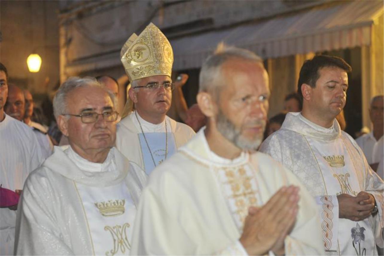Procesija Velika Gospa Dubrovnik 2011 - Biskup