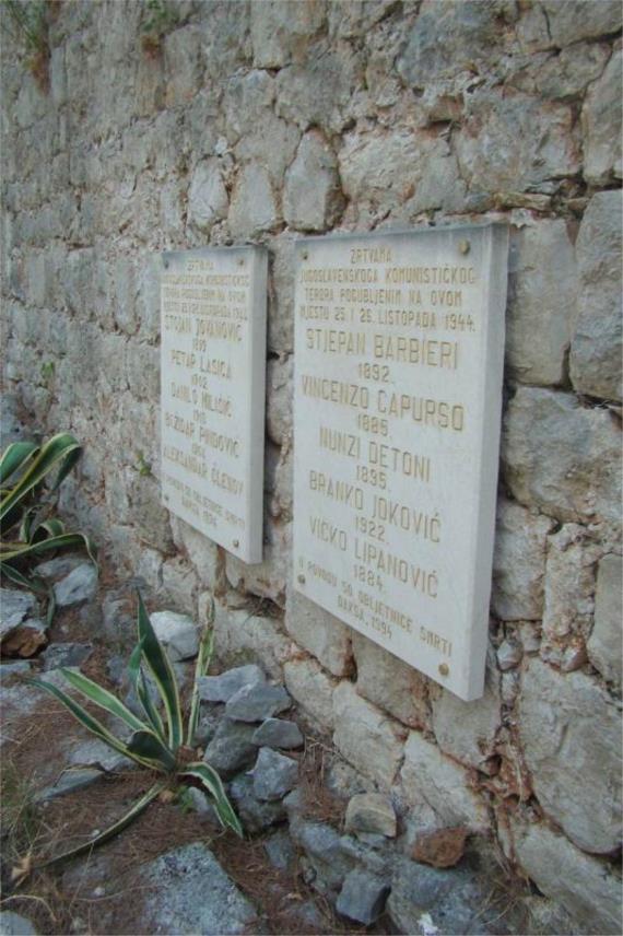 Polaganje vijenaca na Daksi