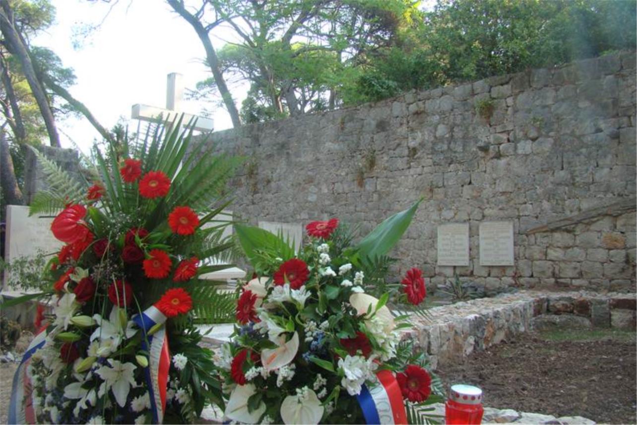 Polaganje vijenaca na Daksi