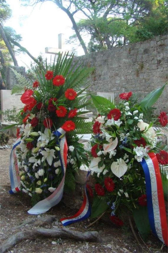 Polaganje vijenaca na Daksi