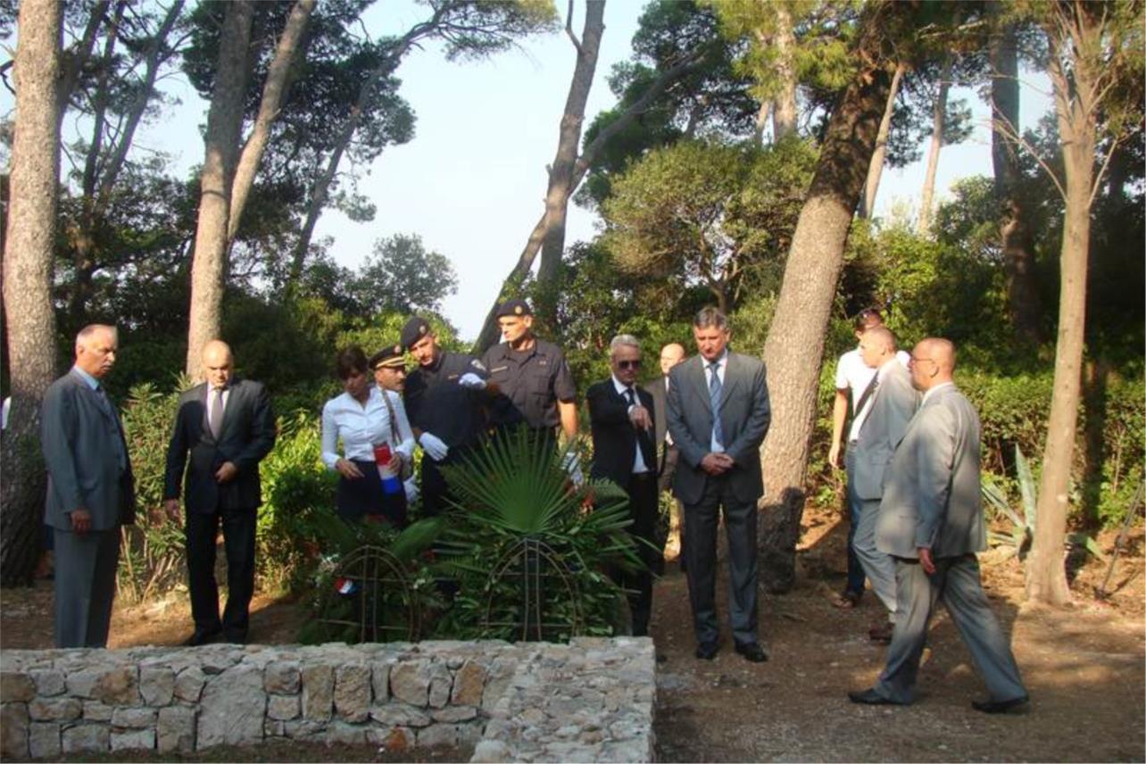 Polaganje vijenaca na Daksi