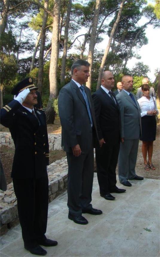 Polaganje vijenaca na Daksi