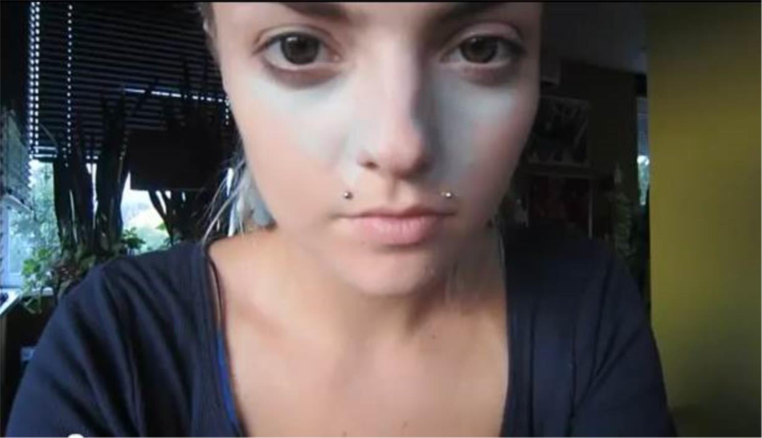 Ella Dvornik na YouTubeu