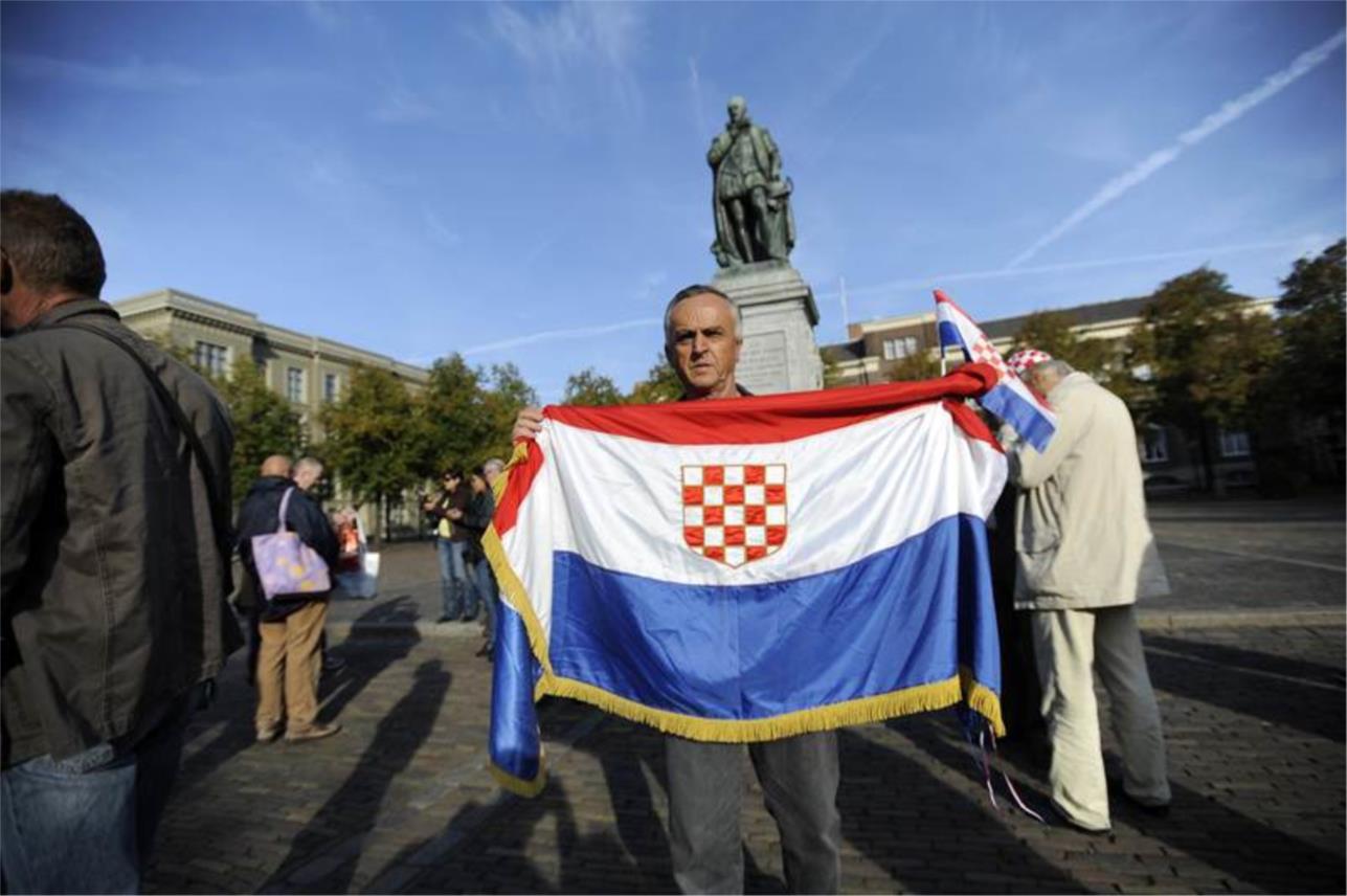 Hrvati prosvjeduju u Haagu