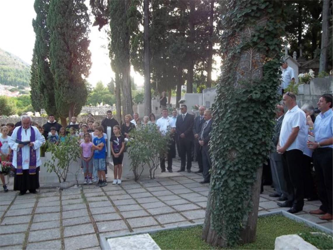 Polaganje vijenaca