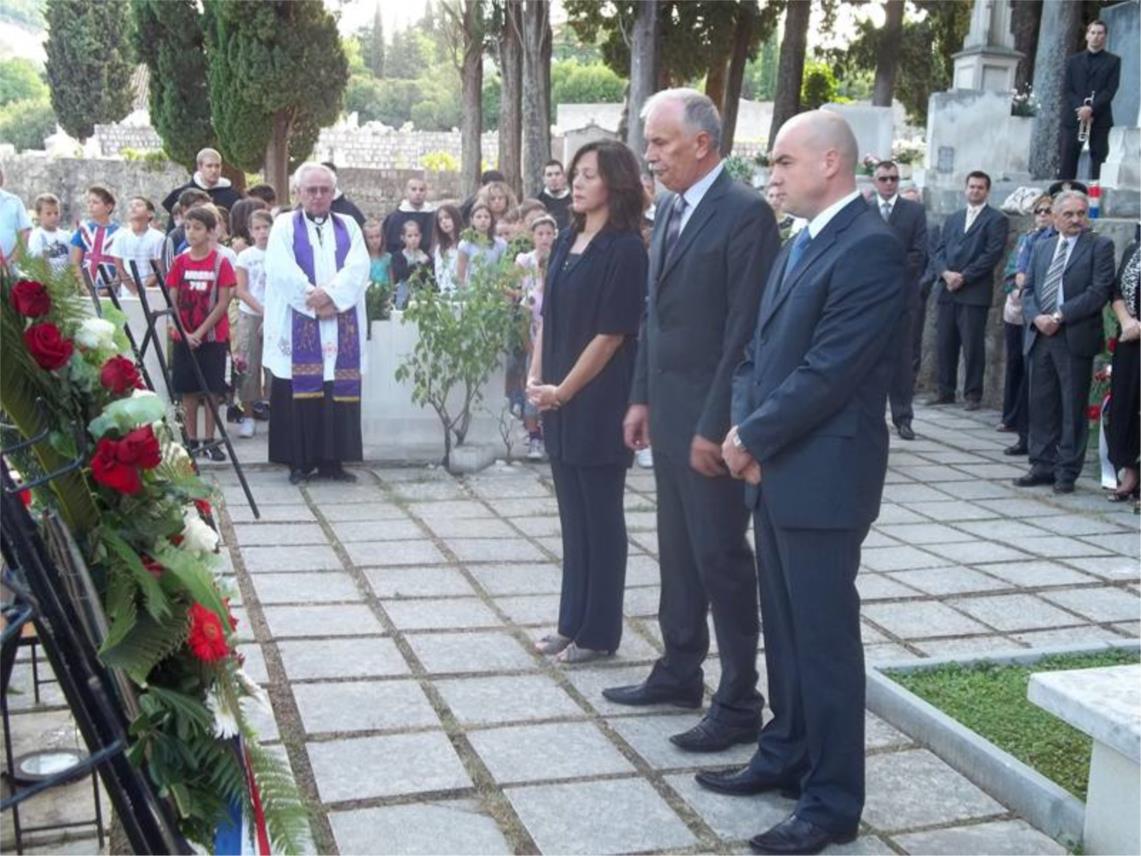 Polaganje vijenaca