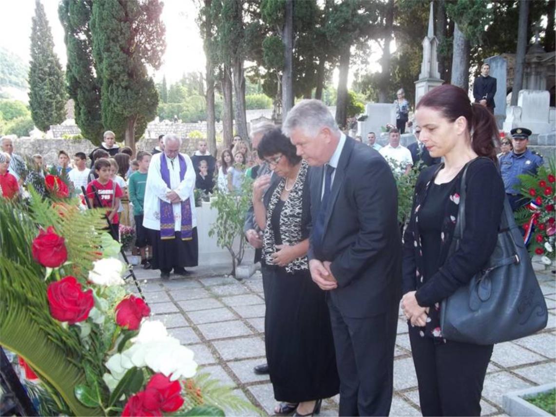 Polaganje vijenaca