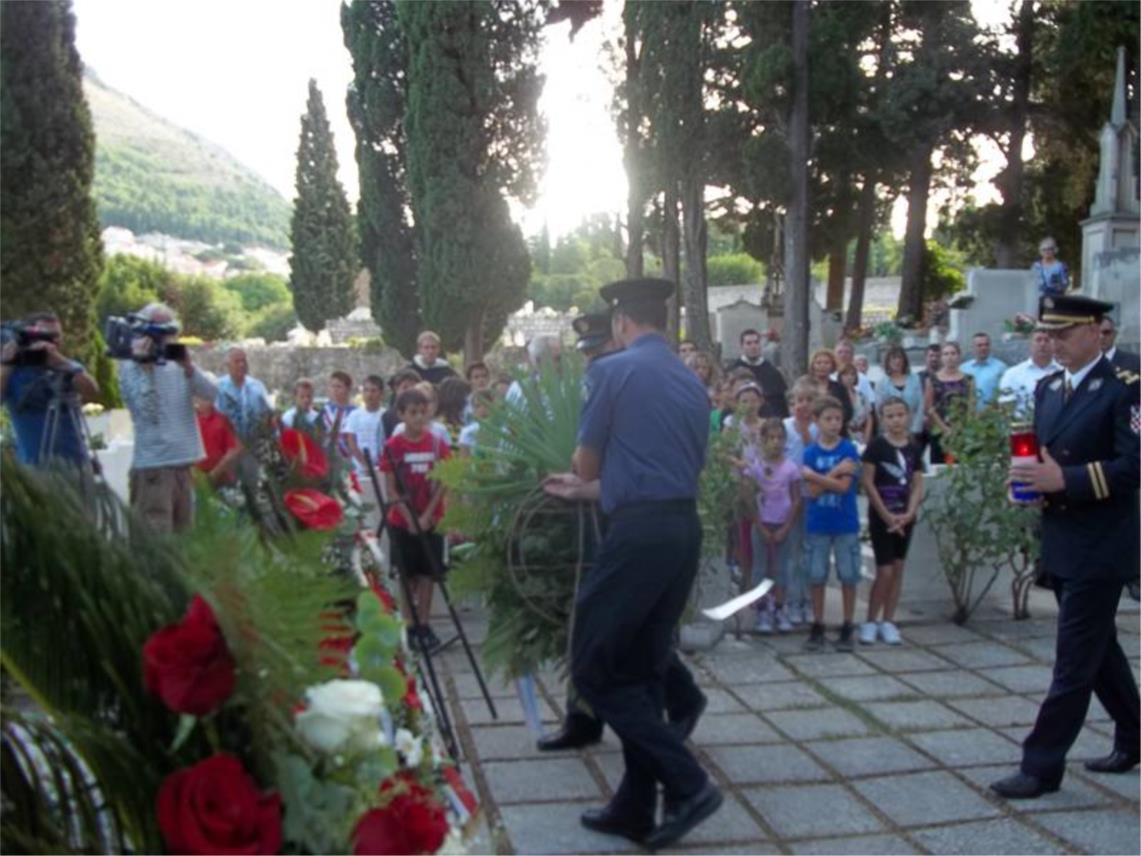 Polaganje vijenaca