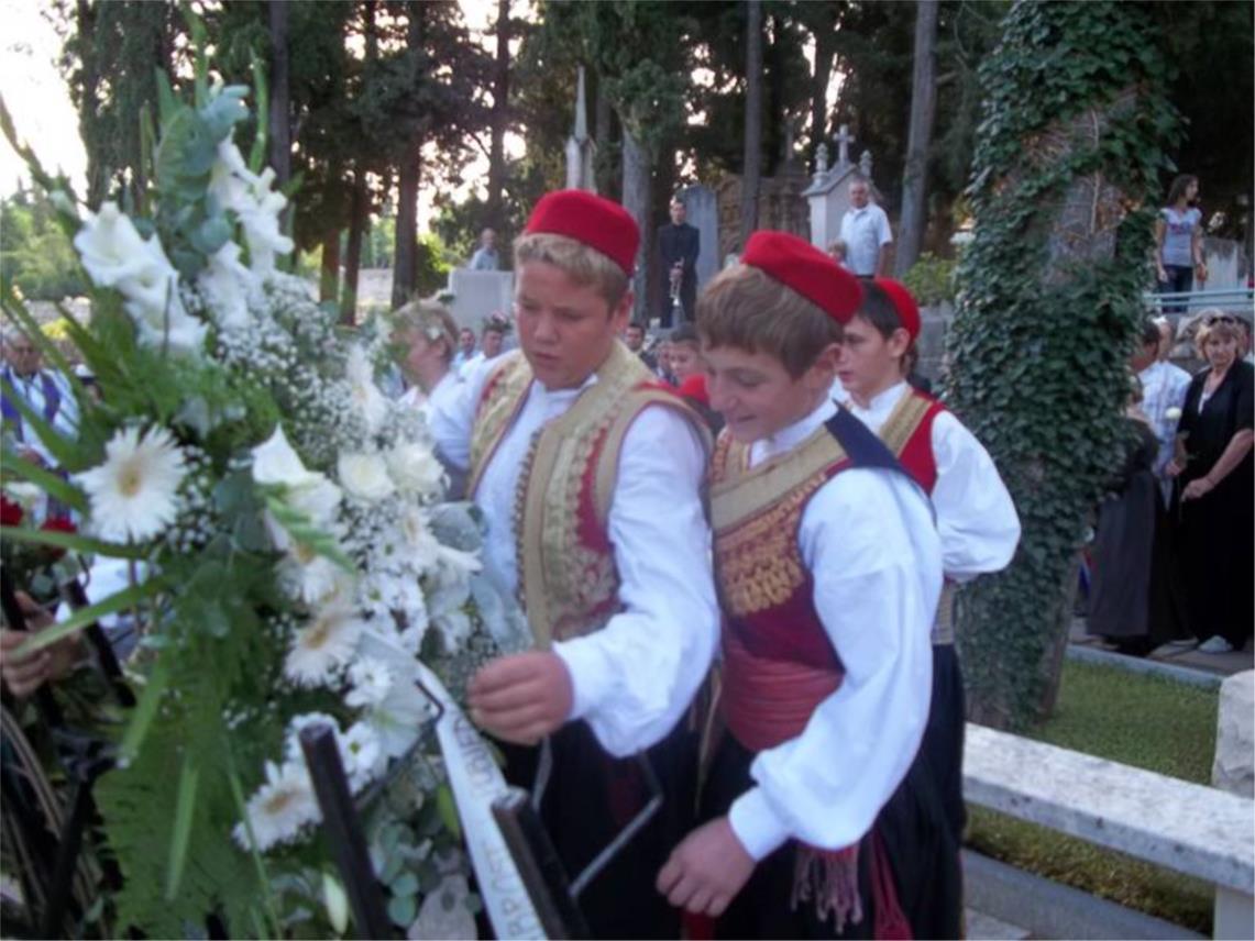 Polaganje vijenaca
