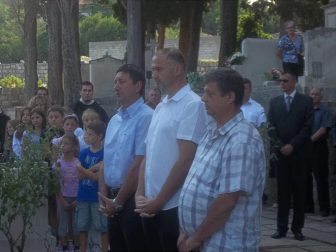 Polaganje vijenaca