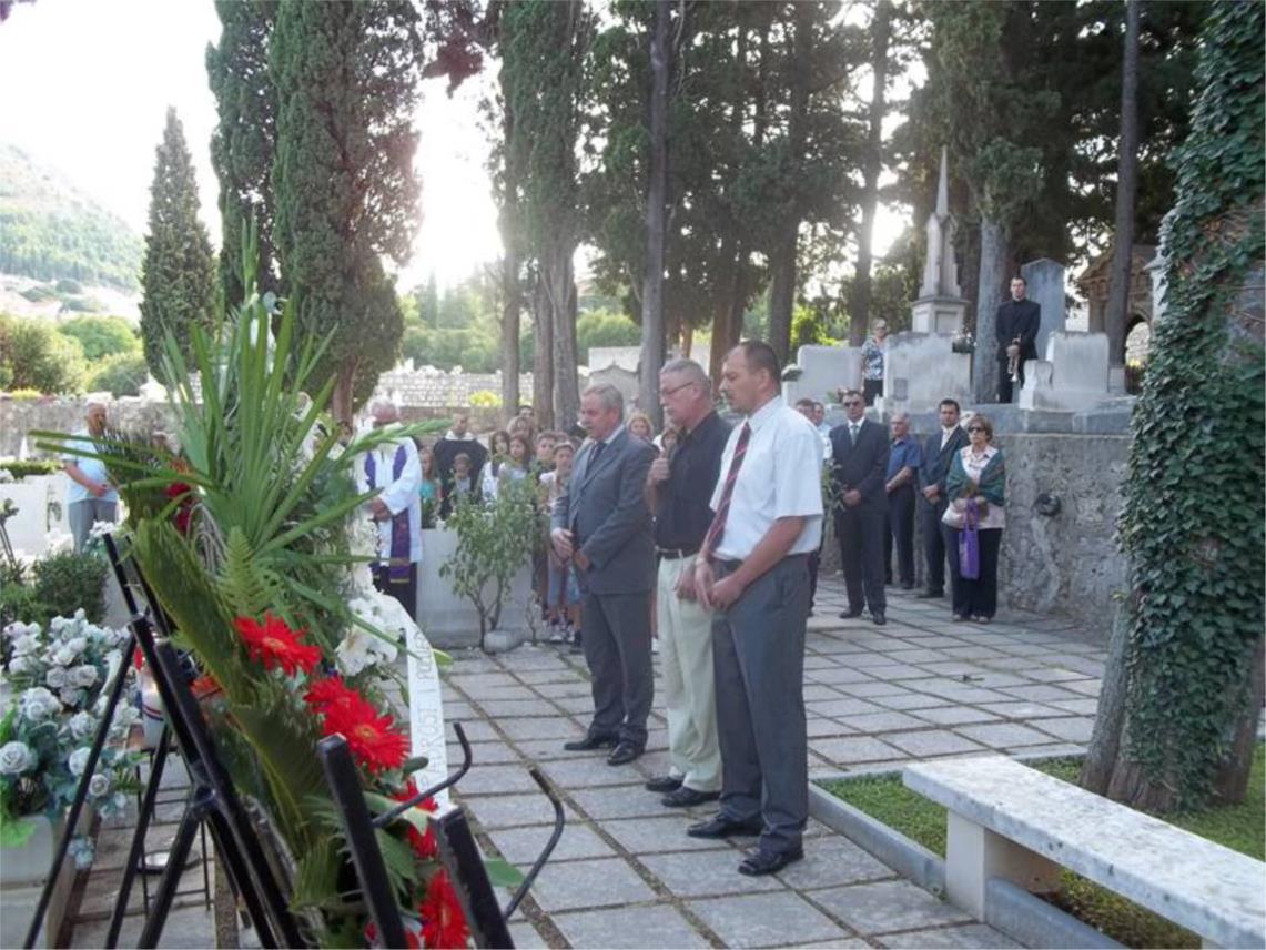 Polaganje vijenaca