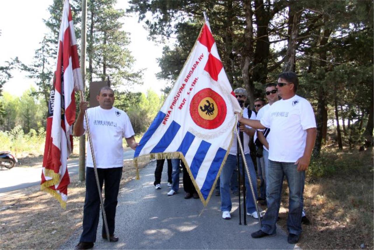 Polaganje vijenaca na Bosanci