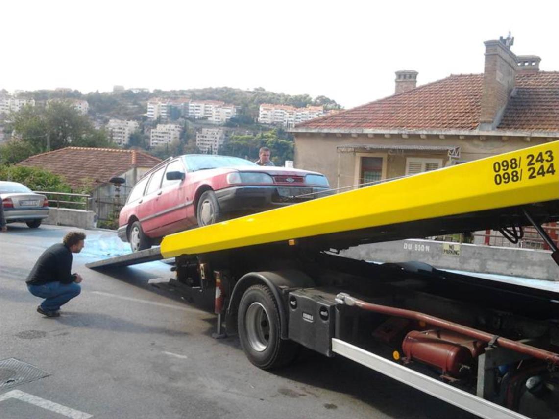 Zapaljeni automobil u ulici Andrije Hebranga
