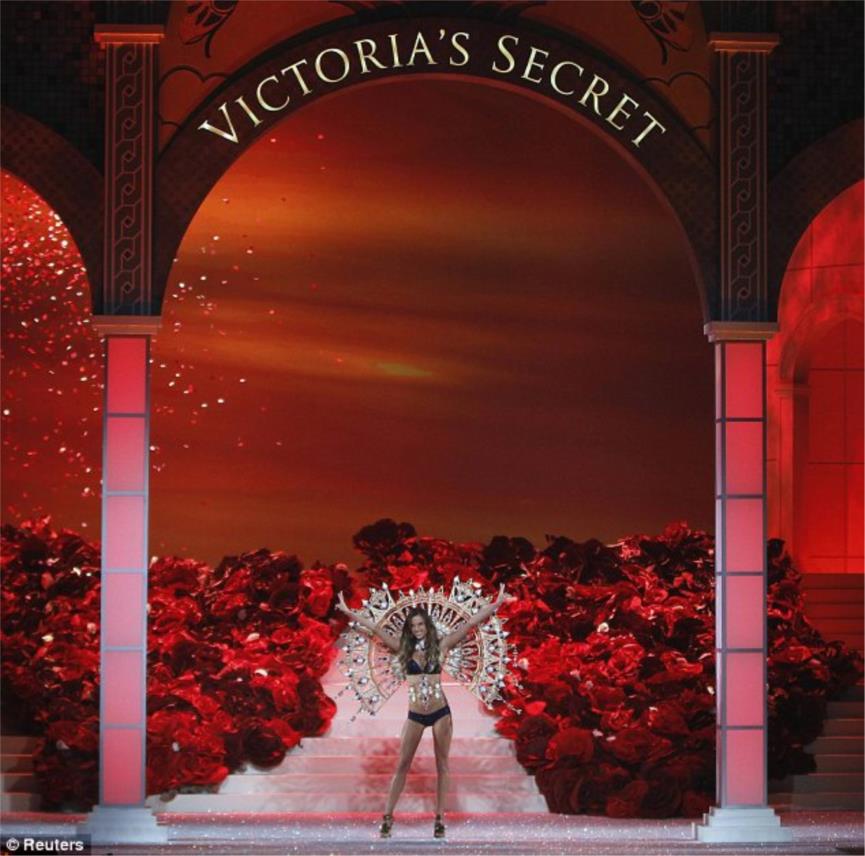 Revija Victoria's Secreta: Alessandra Ambrosio