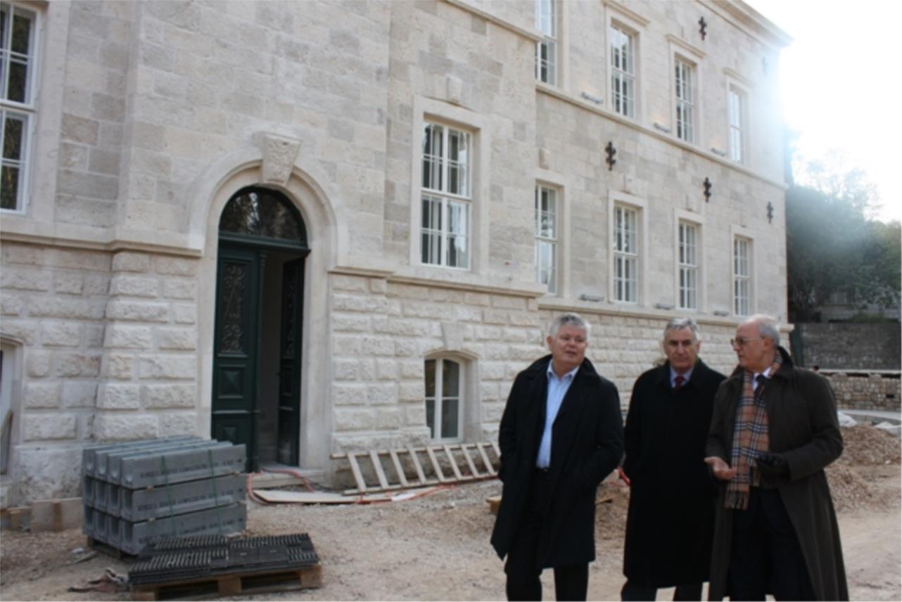 Nikola Dobroslavić, Andro Vlahušić i Mateo Milković u obilasku budućeg sveučilišnog kampusa