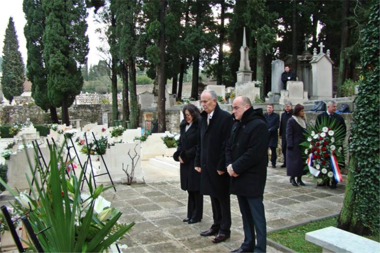 Polaganje vijenaca na Boninovu (službeni početak obilježavanja blagdana sv. Vlaha)