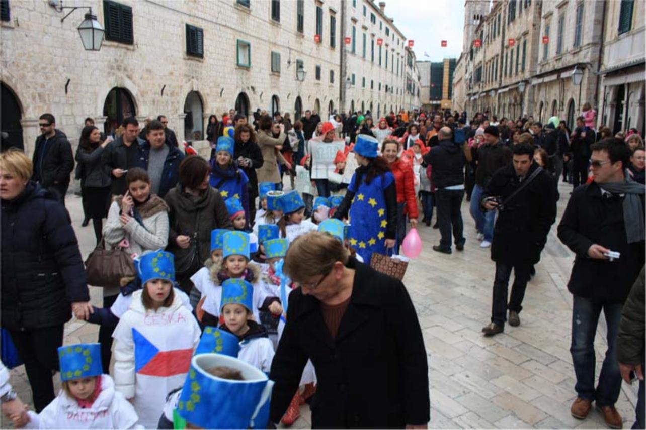 Dječje maškare na Stradunu