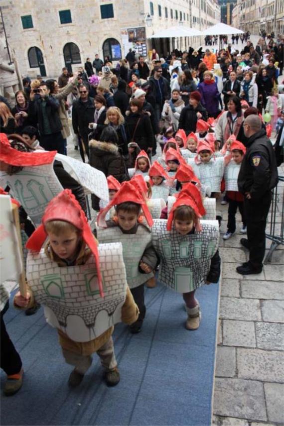 Dječje maškare na Stradunu