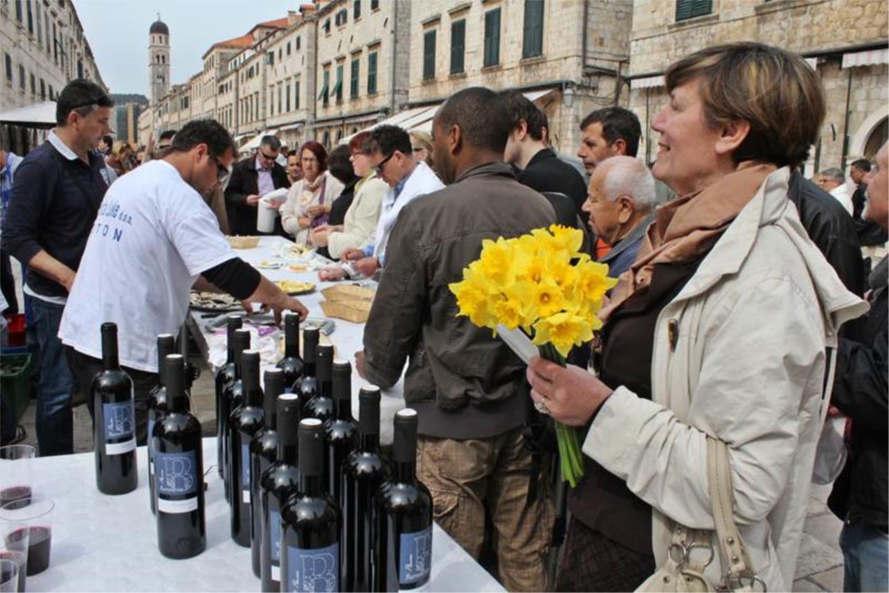 Stradun u znaku narcisa i kamenica 24032012