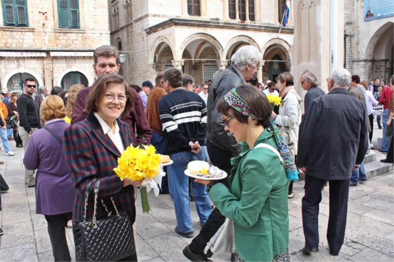Stradun u znaku narcisa i kamenica 24032012