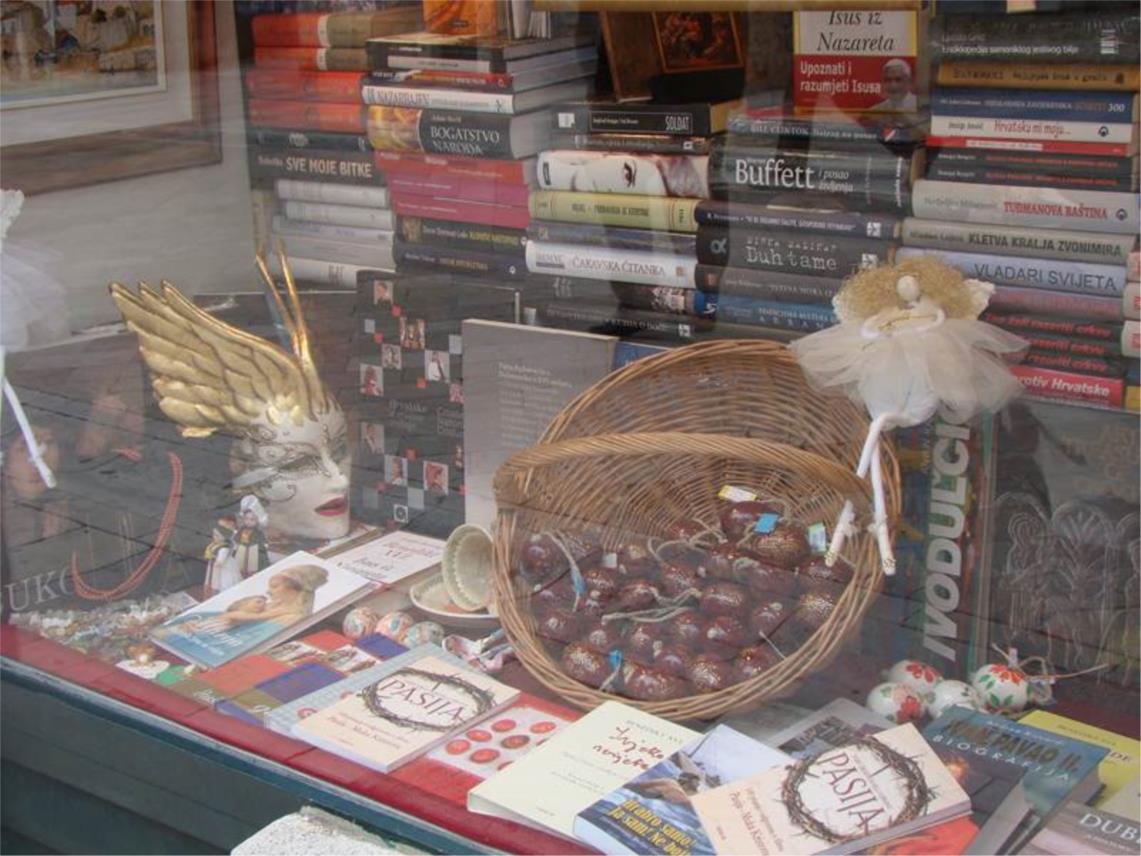 Ukrašavanje izloga za Uskrs 09042012