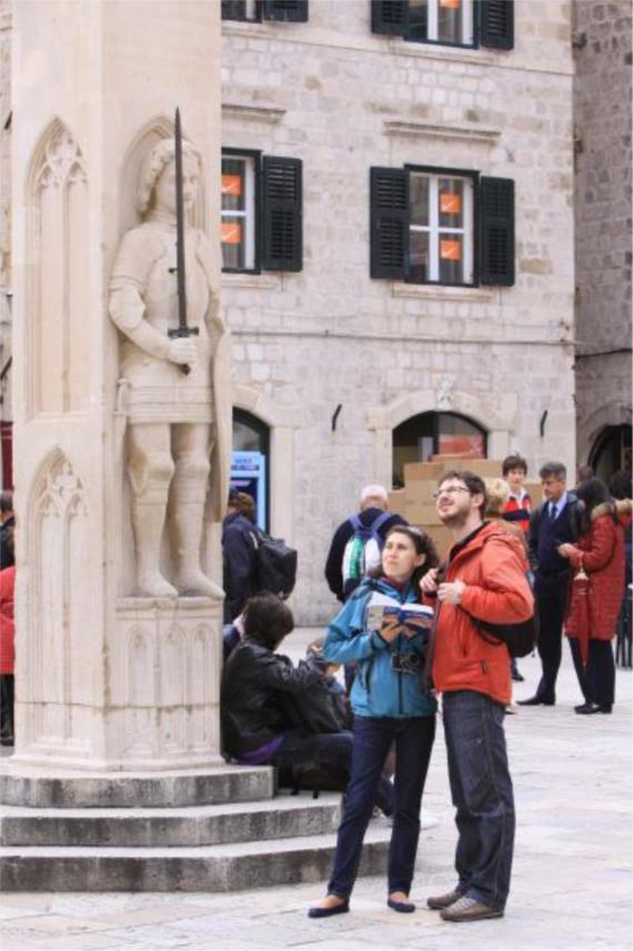 Stradun_turisti