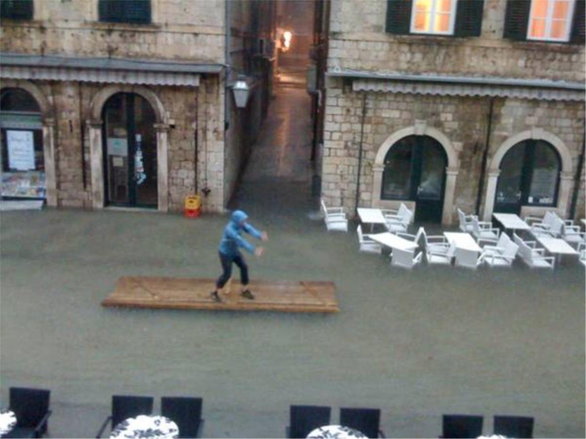 dubrovnik_surfer.jpg