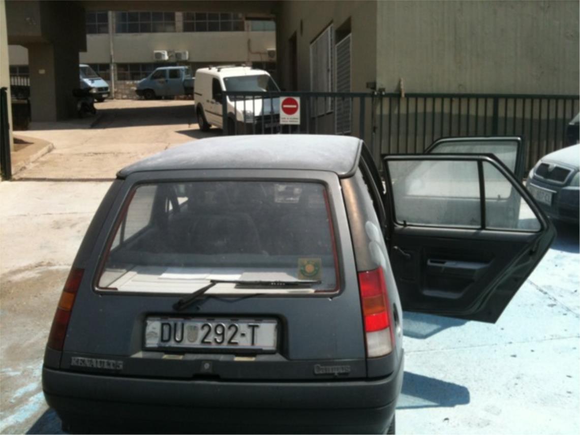 Izgorio automobil ispred zgrade Vodovoda