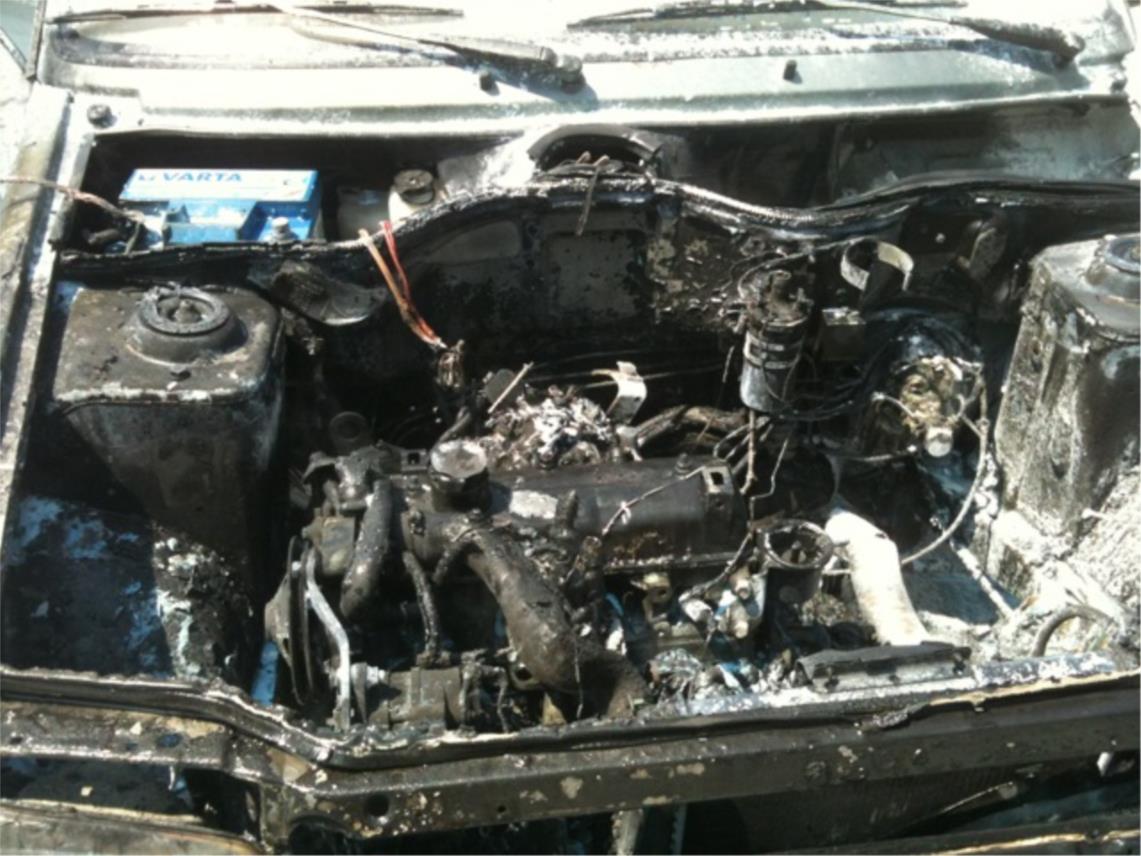 Izgorio automobil ispred zgrade Vodovoda