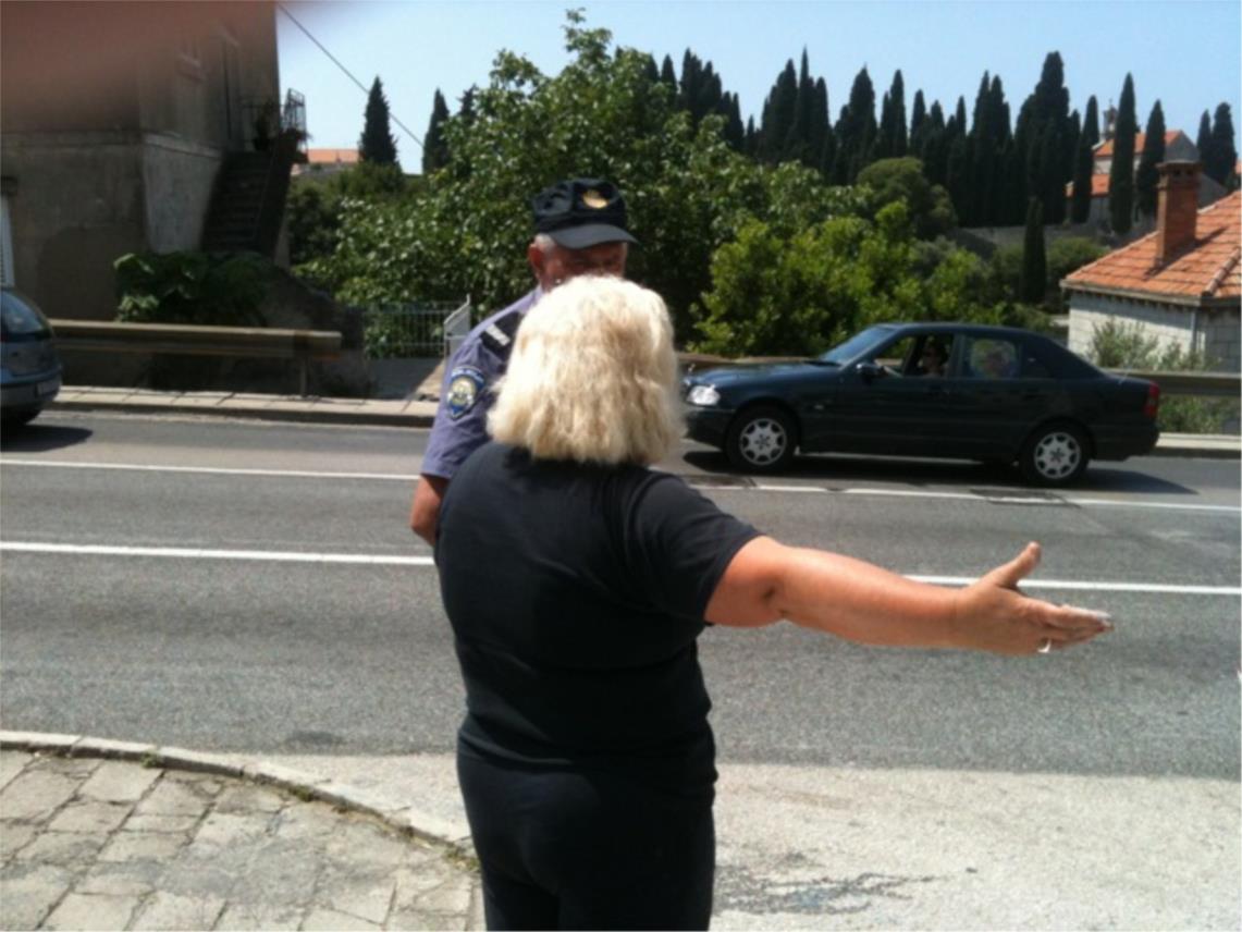 Izgorio automobil ispred zgrade Vodovoda