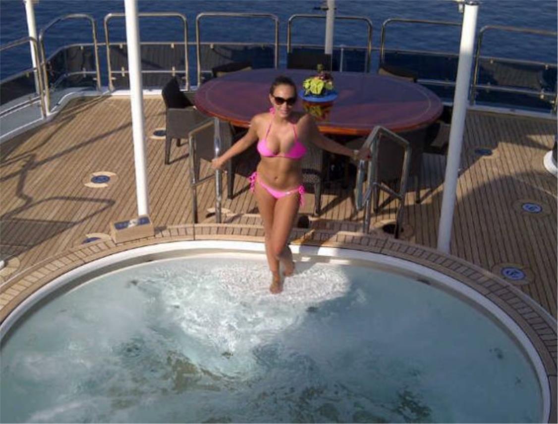 Tamara Ecclestone Hvar