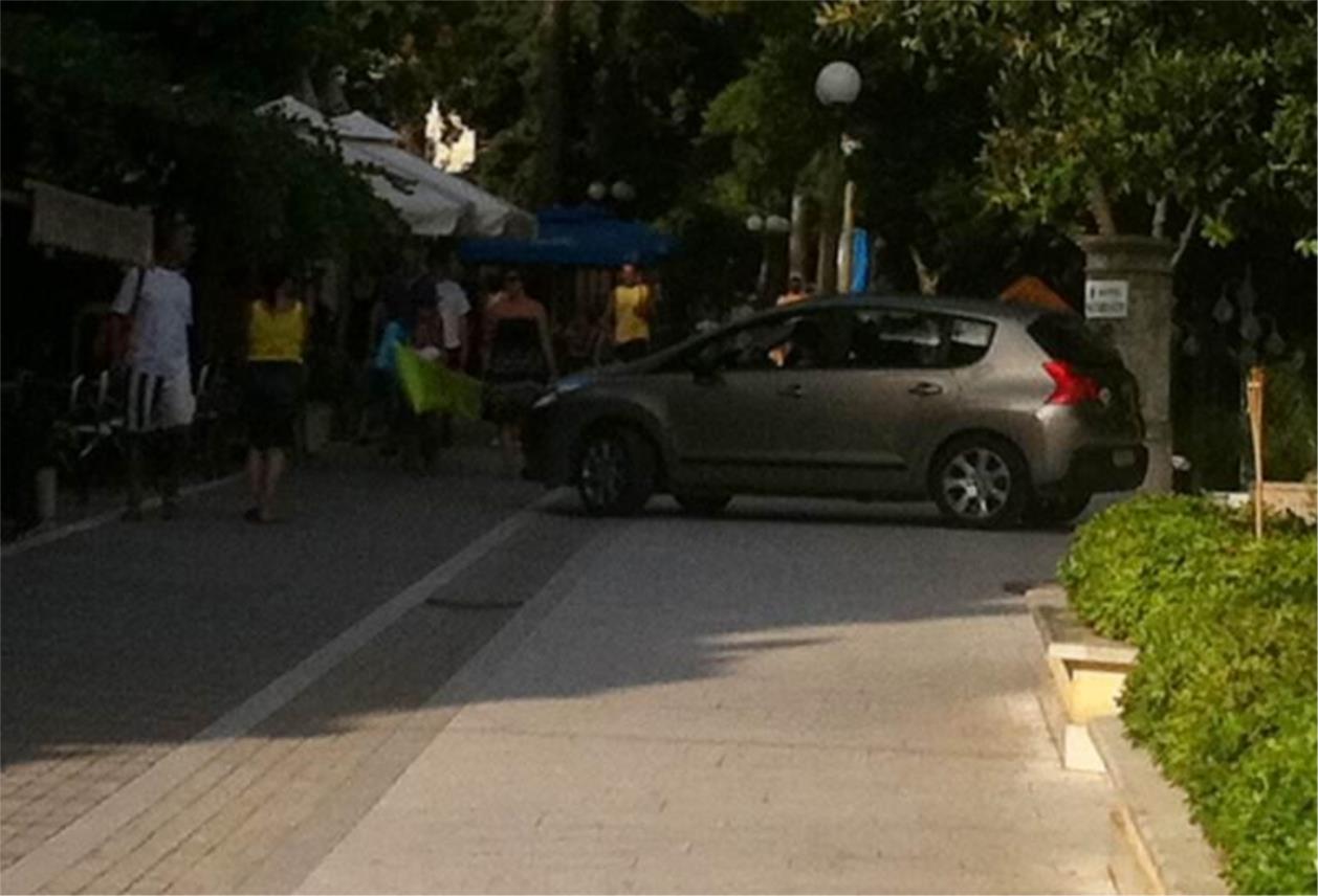 Vozila na šetnici Uvala Lapad 0